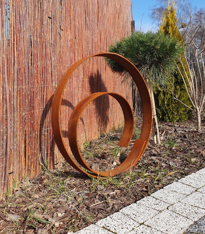 Rata Weekly: Gardens Sculptures  Metal garden art, Garden art, Garden  design